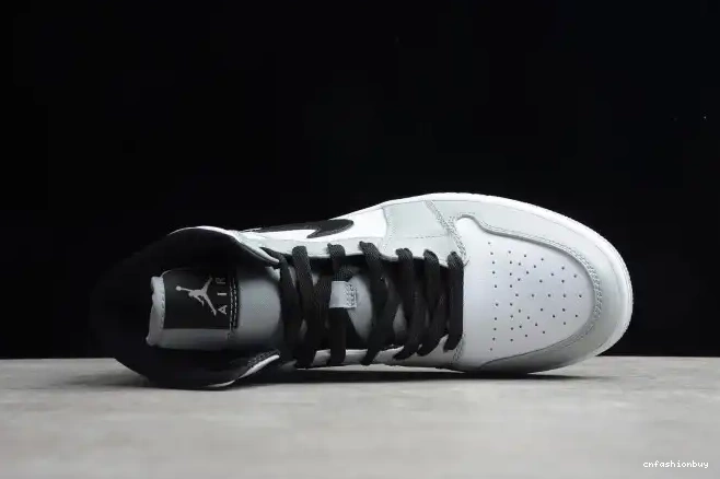 554724-092 Mid Light Smoke 1 AIR Jordan Grey 0525